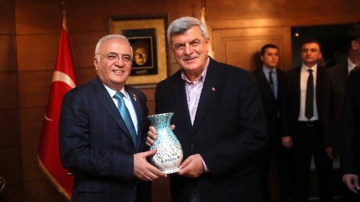Bakan Elitaş, Kocaeli Büyükşehir\'i Ziyaret Etti
