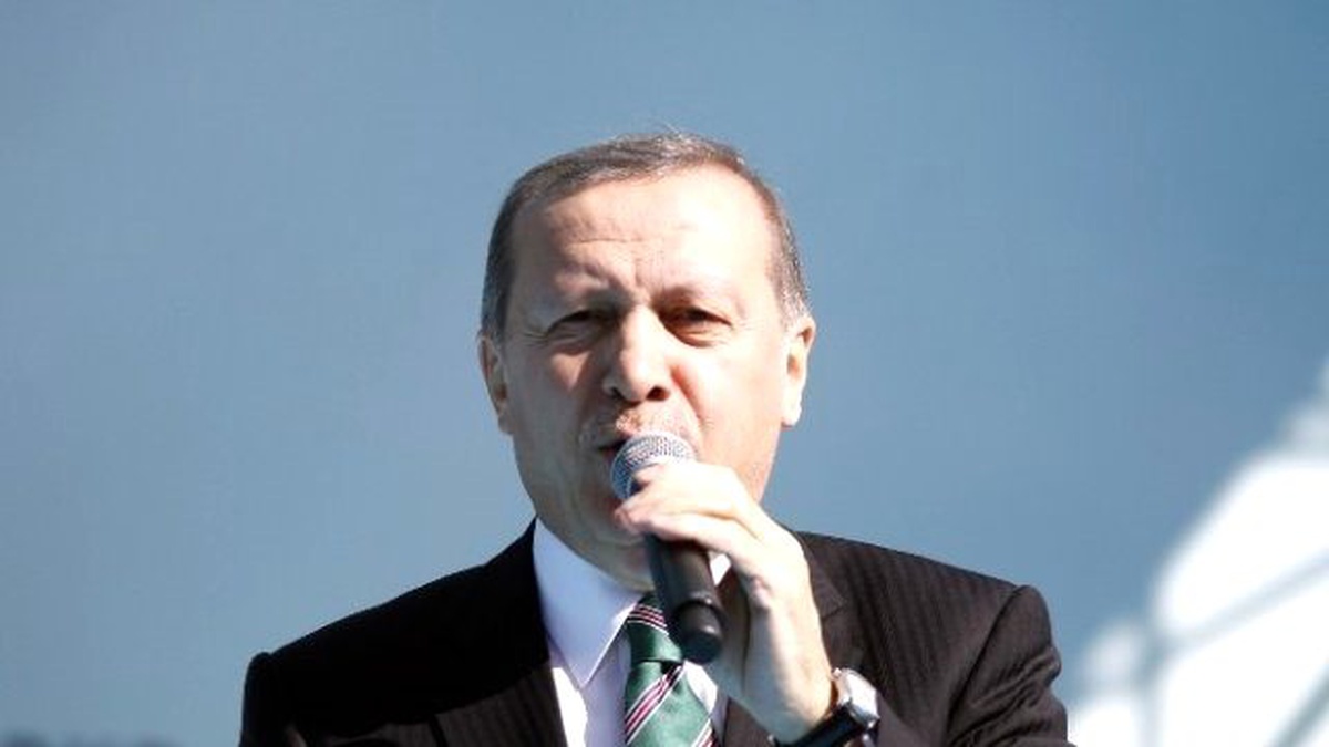 Cumhurbaşkanı Erdoğan, Burdur\'da Anayasa Mahkemesi Başkanını Eleştirdi