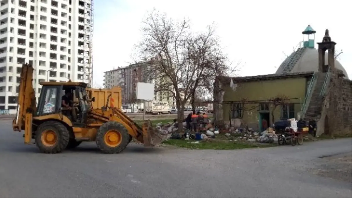 Gubaroğlu Mescidi Temizlendi