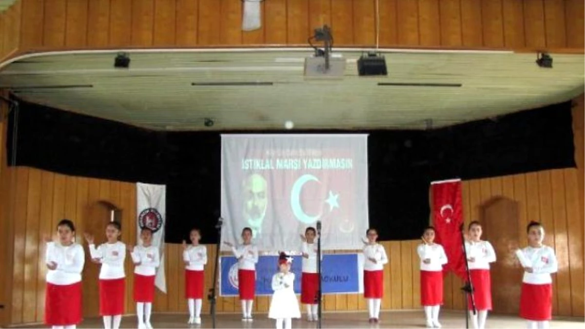 İlkokul Öğrencilerinden İşaret Diliyle İstiklal Marşı