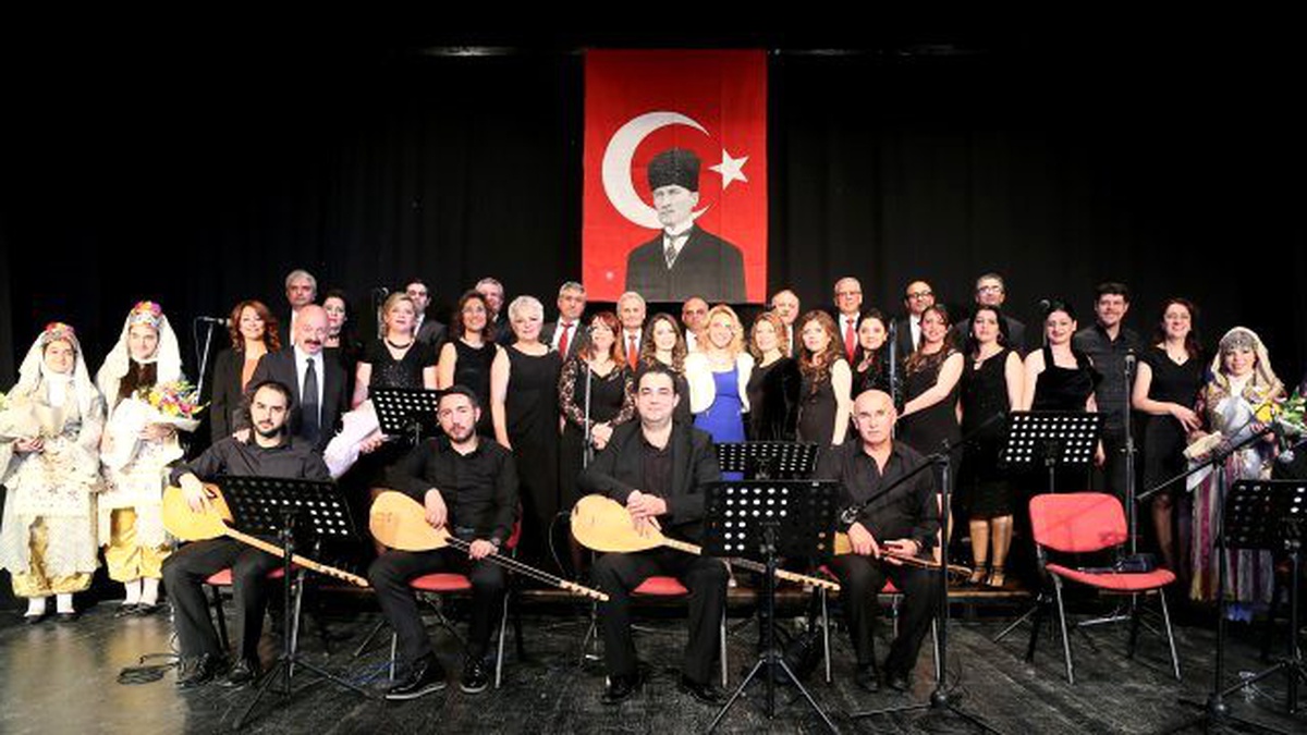 İzmir Halk Sağlığı Müdürlüğü Halk Müziği İle Coşturdu