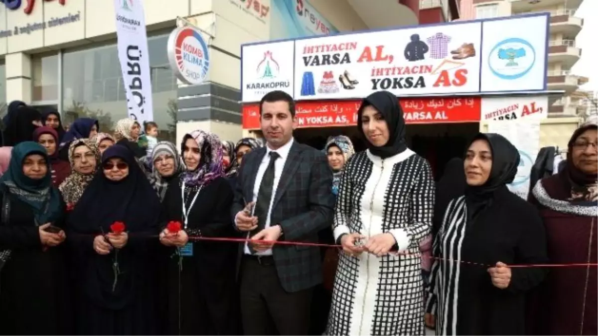 Karaköprü'de Askıda Giysi Kampanyası Başlatıldı