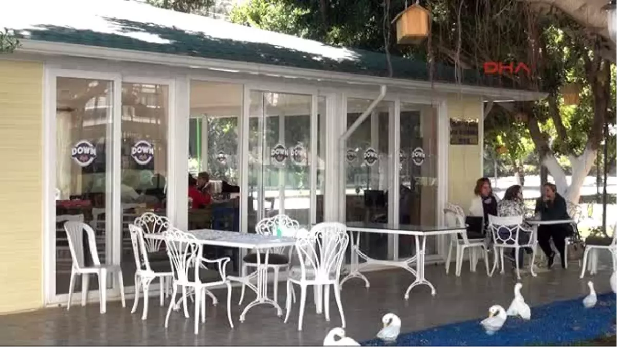 Mersin Bu Kafenin Garsonları Down Sendromlu