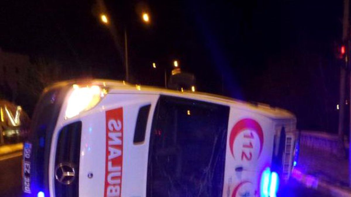 Nevşehir\'de Ambulans ile Cip Çarpıştı: 3 Yaralı