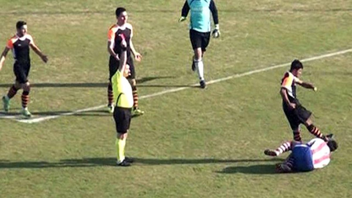 Rakibin Yüzüne Tekme Atan Futbolcu 3 Yıl Hapisle Yargılanacak