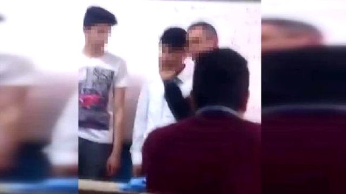 İzmir\'deki Sınıfta Öğretmen Dayağı Öğrenci Kamerasında