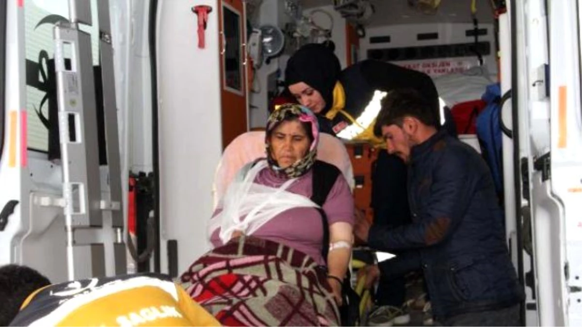 Suşehri\'nde Sollama Kazası: 4 Yaralı