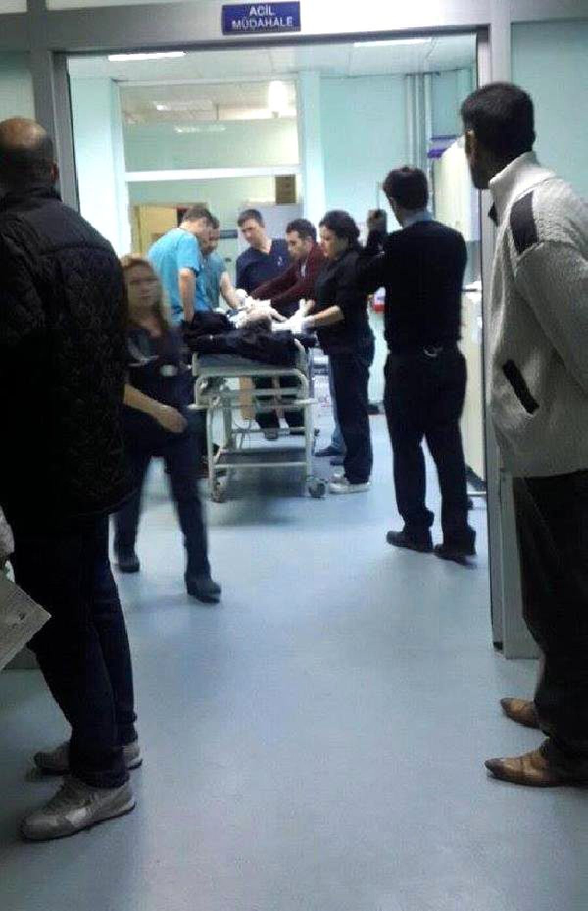 Tartışmaya Müdahale Eden Polis Bacağından Bıçaklandı