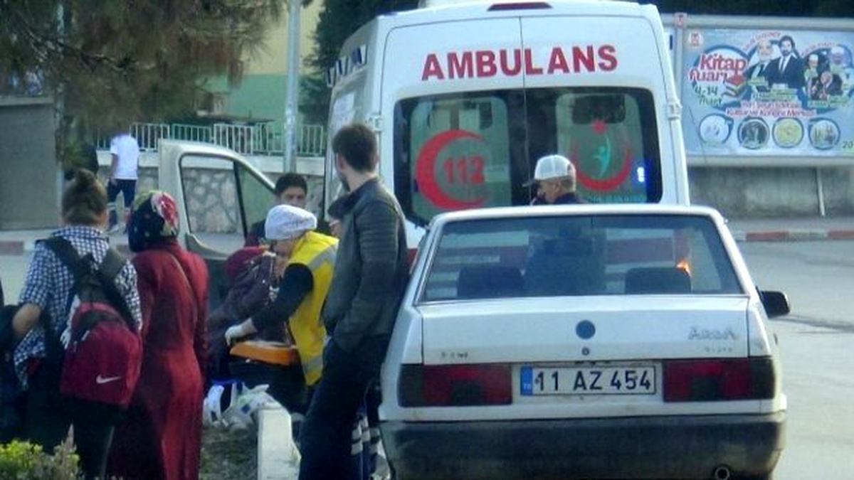 Yaya Geçidinde Otomobil Çarptı, Sağlık Ekiplerinin Müdahalesine İzin Vermedi