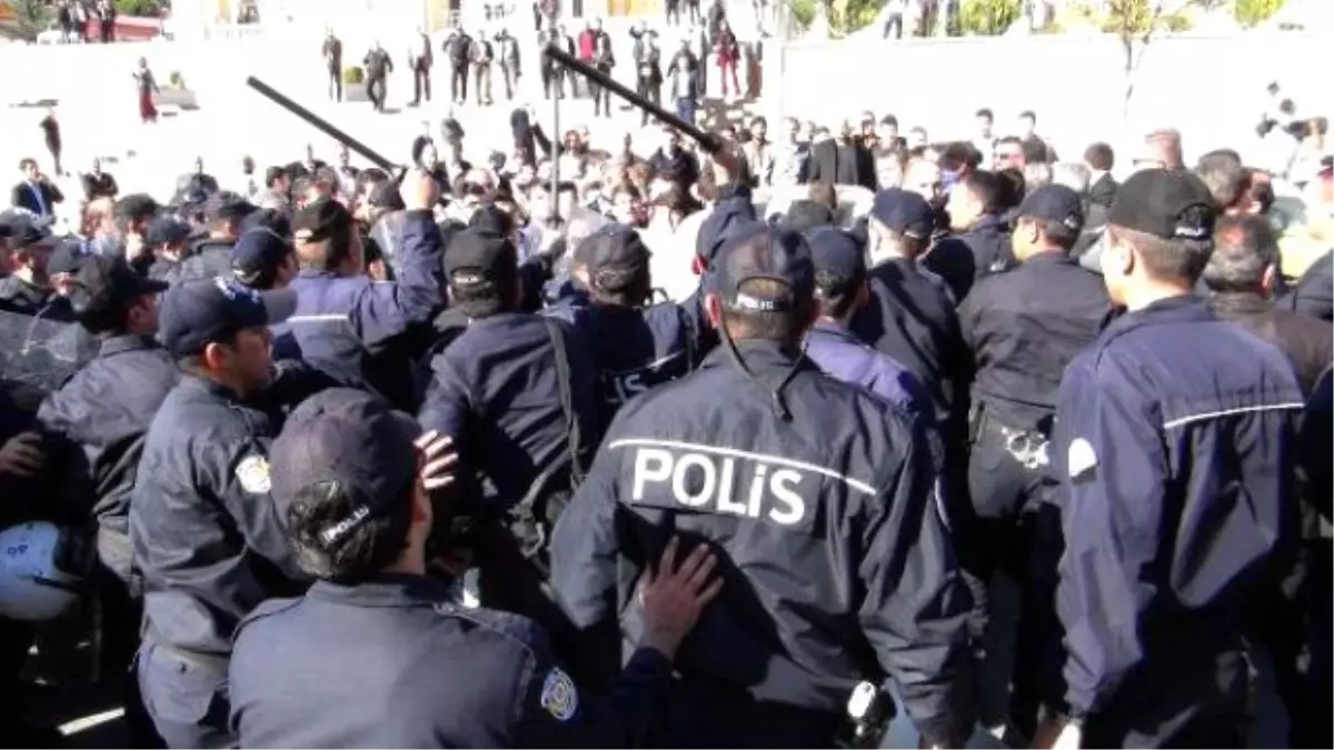 Yazıcıoğlu Duruşmasında Yol Kapatan Gruba Coplu Müdahale