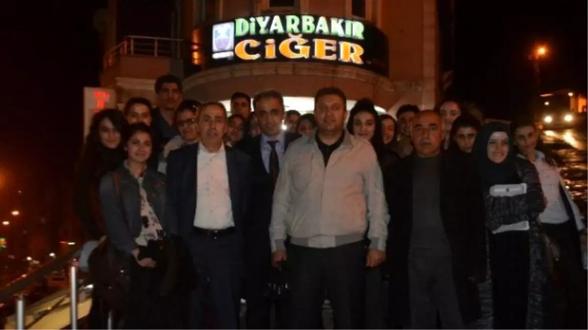 Hakkari\'de YGS\'ye Girecek Öğrencilere Moral Yemeği