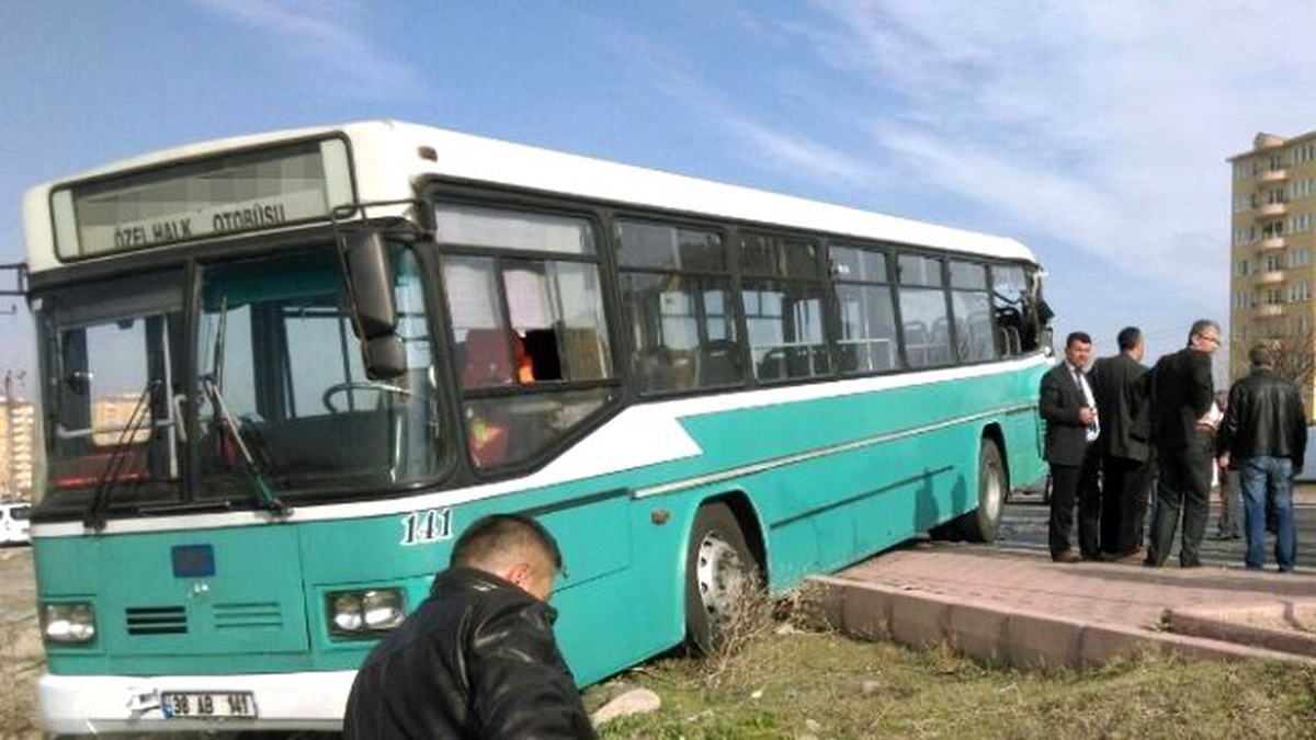 Yolcu Otobüsü ile Halk Otobüsü Çarpıştı: 1 Ölü, 5 Yaralı