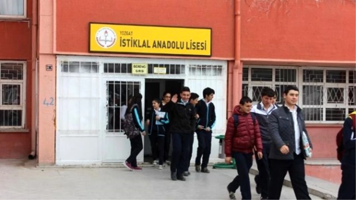Yozgat\'ta "Kız Öğrencilere Etek Fişlemesi" Haberine Yalanlama