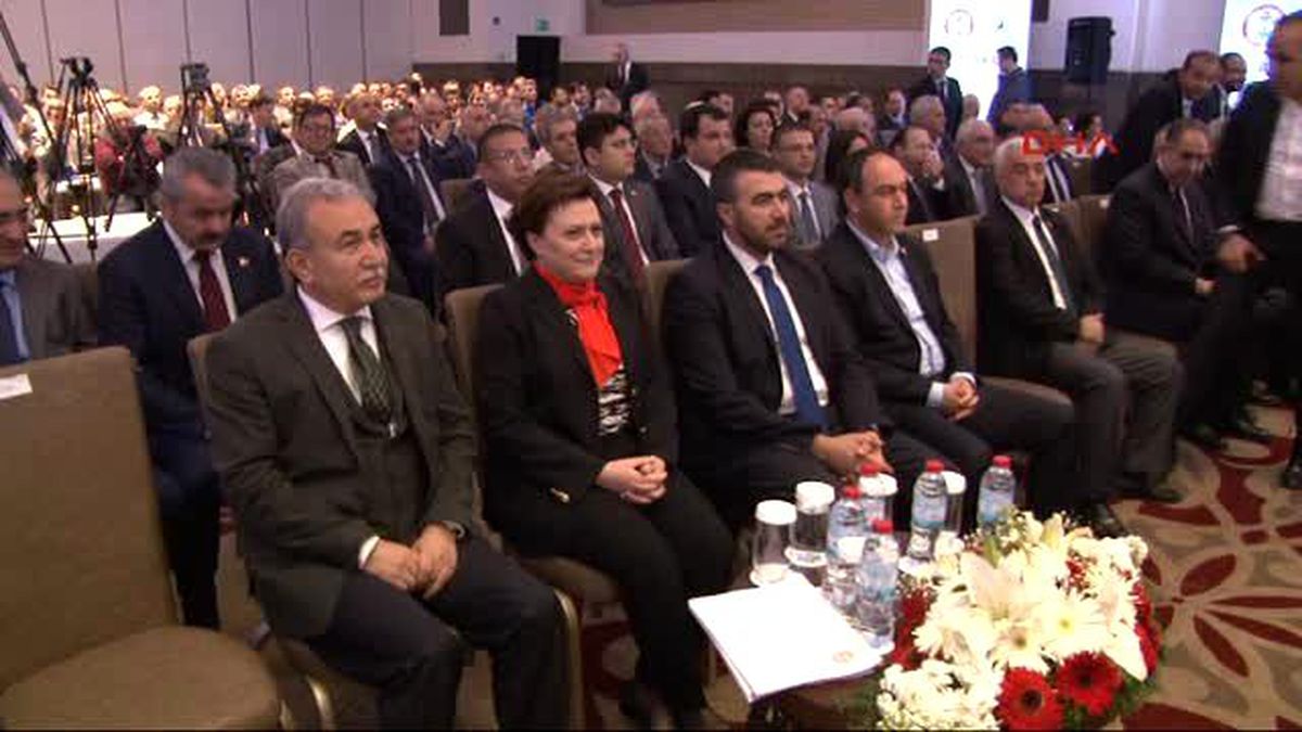 Adana Bakan Sarı, Çorba ve Hoşaf Dağıttı