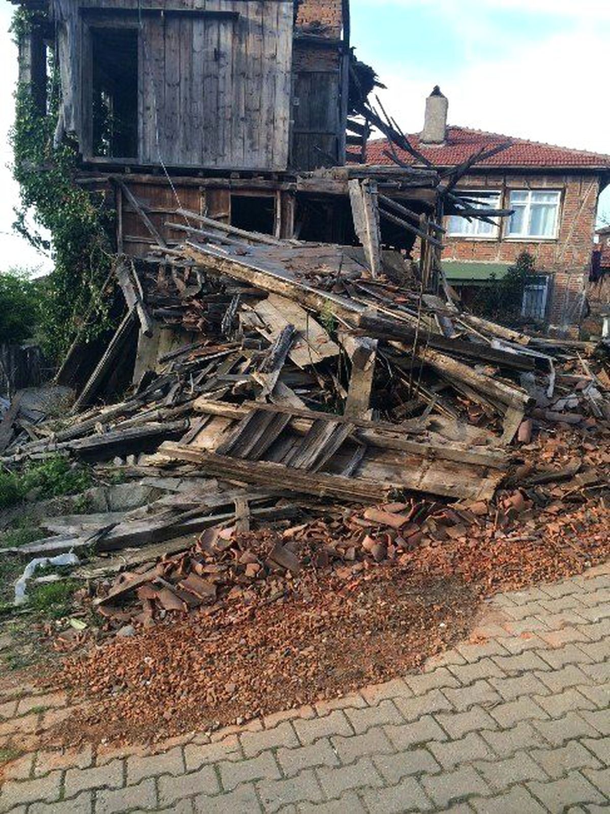 Akçakoca\'da Tarih Tek Tek Yok Oluyor