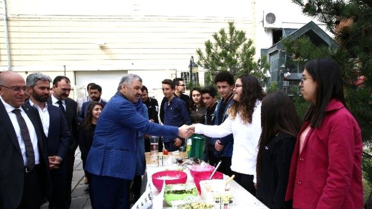 Anlamlı Kermese Başkan\'dan Destek