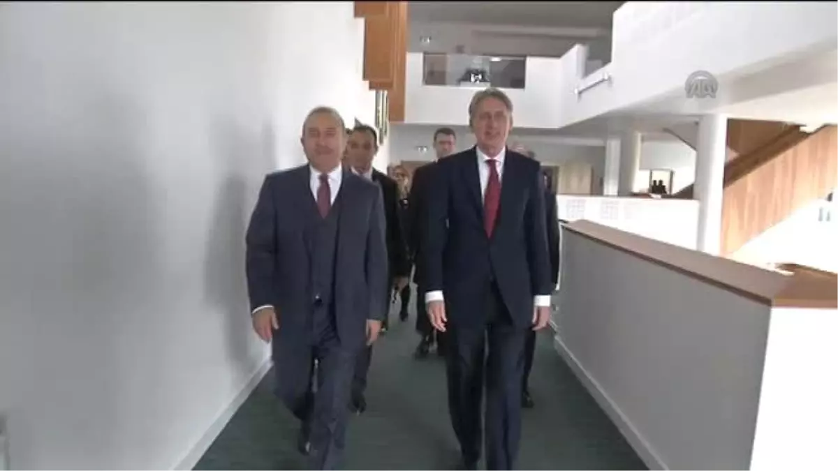 Bakan Çavuşoğlu, İngiliz Mevkidaşı Philiph Hammond ile Görüştü