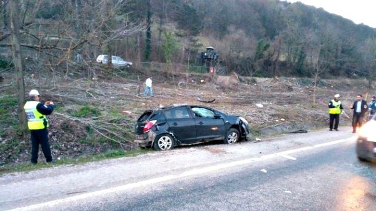 Bartın\'da Otomobil Takla Attı: 2 Yaralı