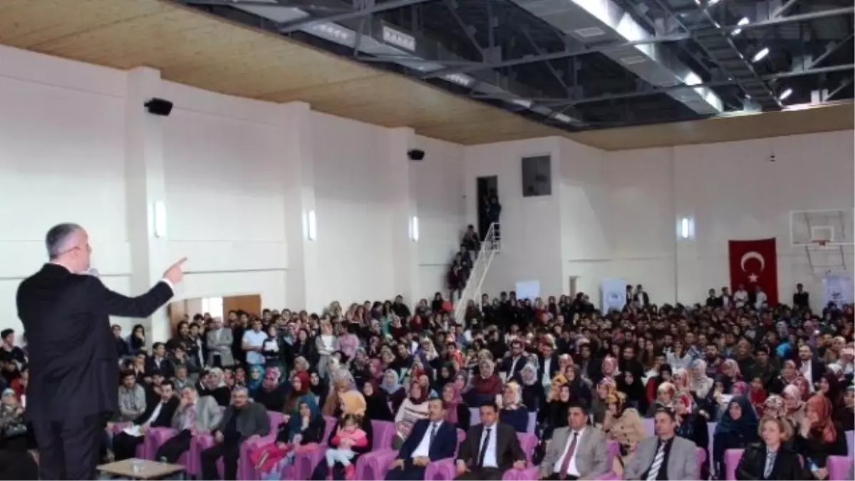 Bekir Develi Erzincan\'da Gençlerle Buluştu