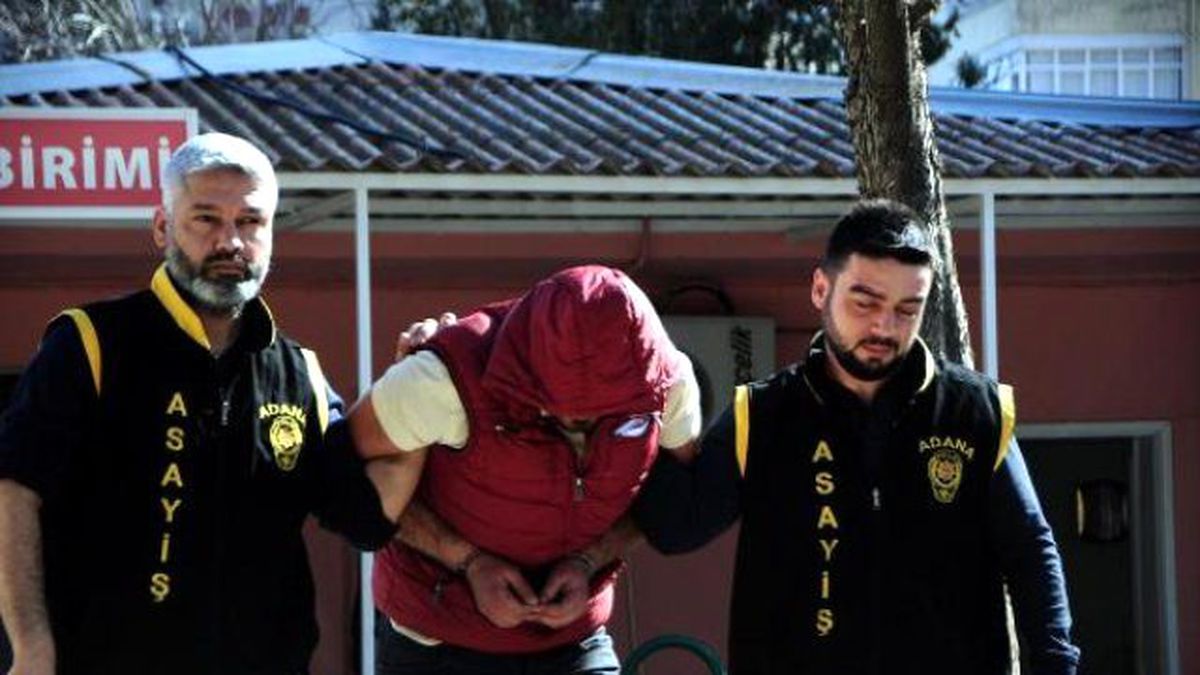 Çaldığı İçkileri Çilingir Sofrası Kurup İçmiş