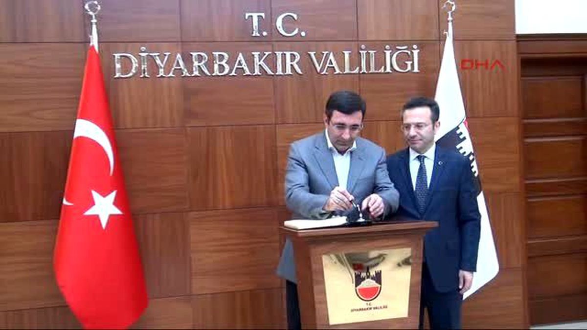 Diyarbakır Bakan Yılmaz: Sur\'un 1 Mahallesinde Tamamen, 1 Mahallesinde Kısmen Yasağı Kaldıracağız 1-