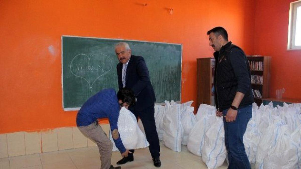 Elazığ\'daki Suriyelilere Gıda Yardımı
