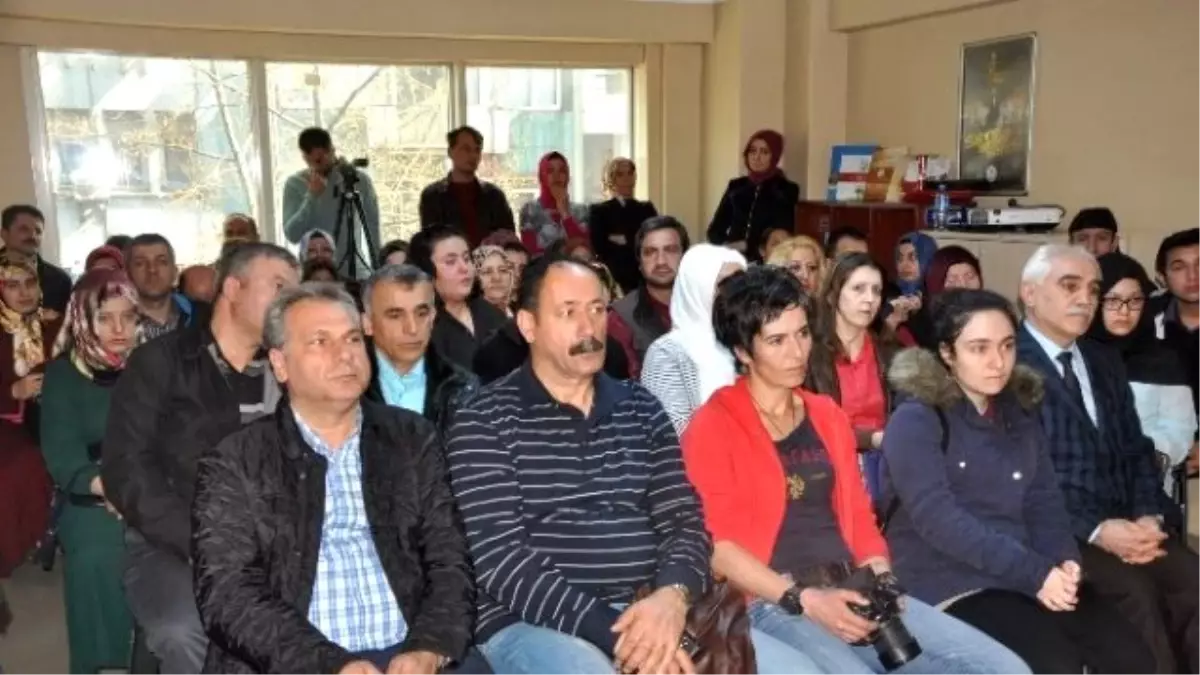 Gençlik Merkezinde İstiklal Marşı Okuma Yarışması Yapıldı