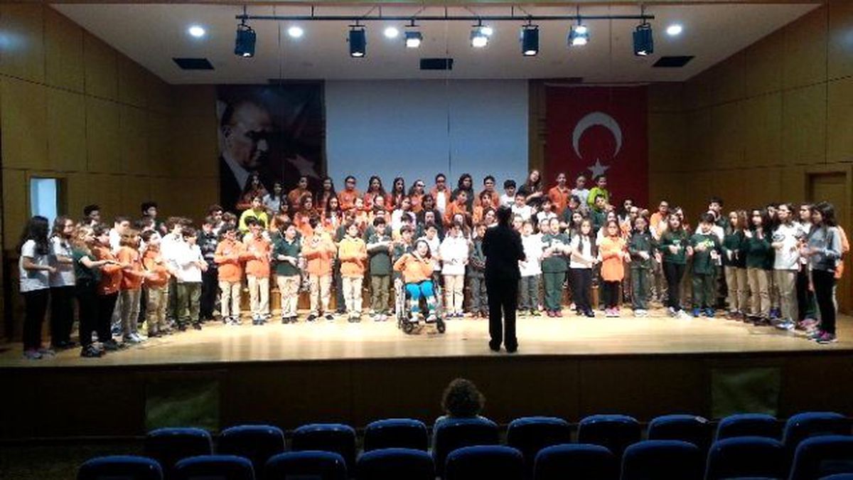 İstiklal Marşını İşaret Diliyle Seslendirdiler