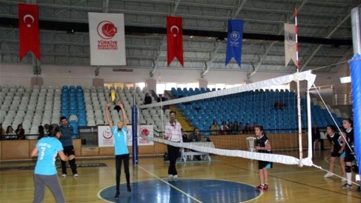 Küçükler Voleybol Müsabakaları Yapıldı