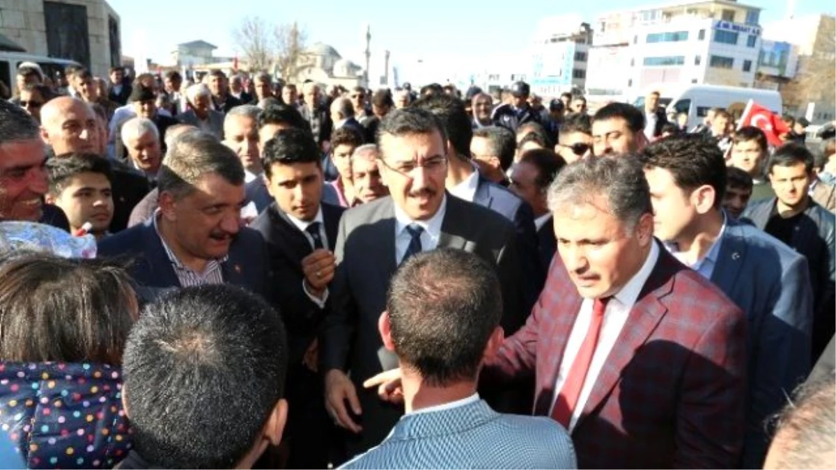 Malatya\'da Bayrak Yürüyüşüne, Gümrük ve Ticaret Bakanı Tüfenkci de Katıldı