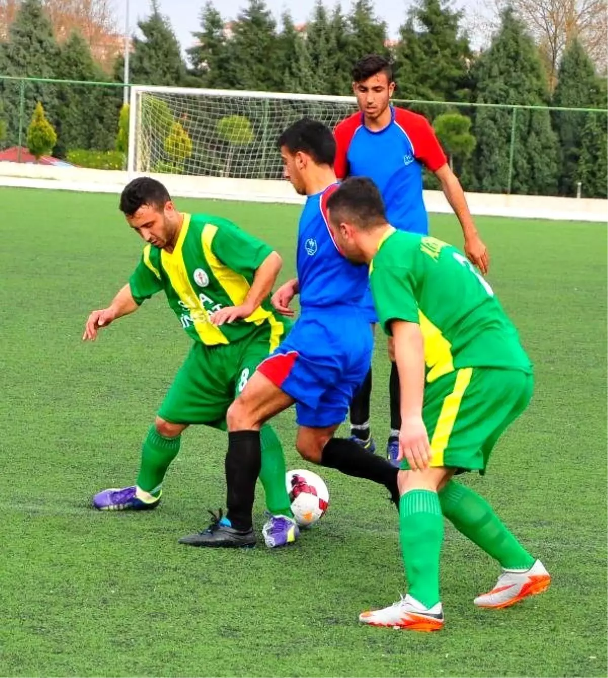 Mezarlıkspor Sahaya İndi