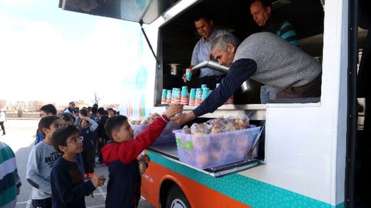 Öğrencilerine Sıcak Çorba Dağıtıldı
