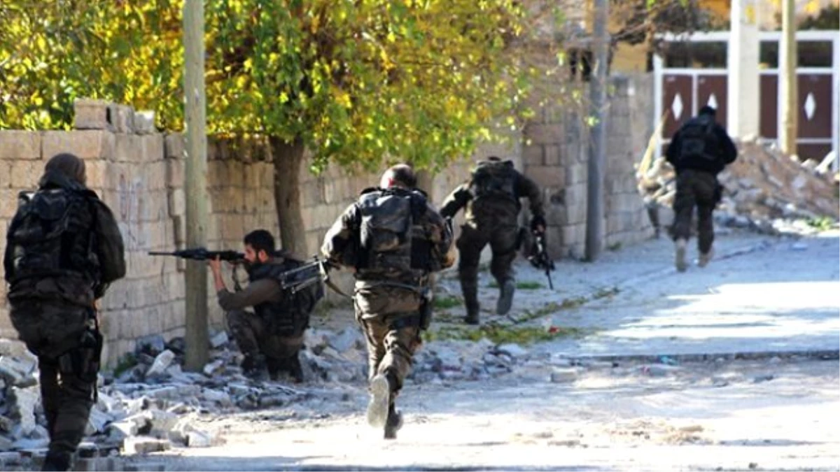Operasyonların Bittiği Sur\'da Çatışma: 4 PKK\'lı Öldürüldü, 2 Polis Yaralı