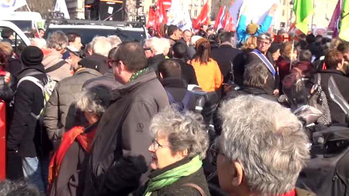Paris?te ?olağanüstü Hal Uygulamasını Acil Durdurun? Eylemi