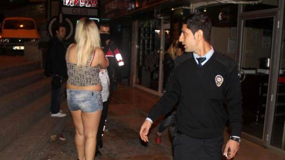 Şanlıurfa'da Eğlence Mekanlarına Baskın: 3'ü Suriye Uyruklu 11 Gözaltı