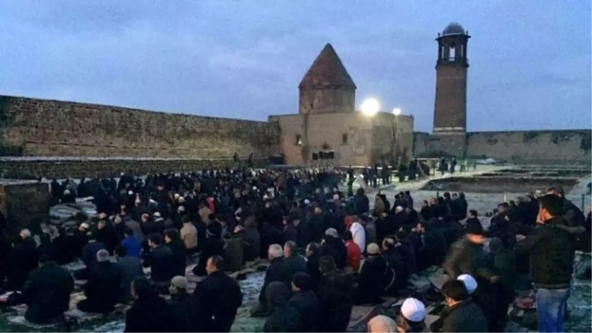 Tarihi Kalede "Kurtuluş Namazı" Kılındı