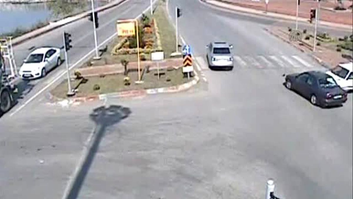 Trafik Kazaları Mobese Kameralarına Yansıdı