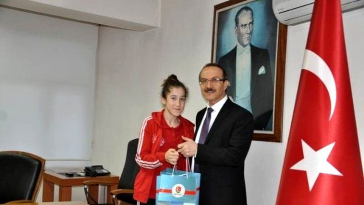 Vali Yavuz, Başarılı Öğrencileri Ödüllendirdi