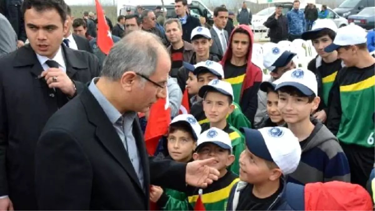 Ala: Çocuklara Yapılan Spor Tesisi, Çukur Kazıp Onları Arkasına Gönderenlere Örnek Olsun