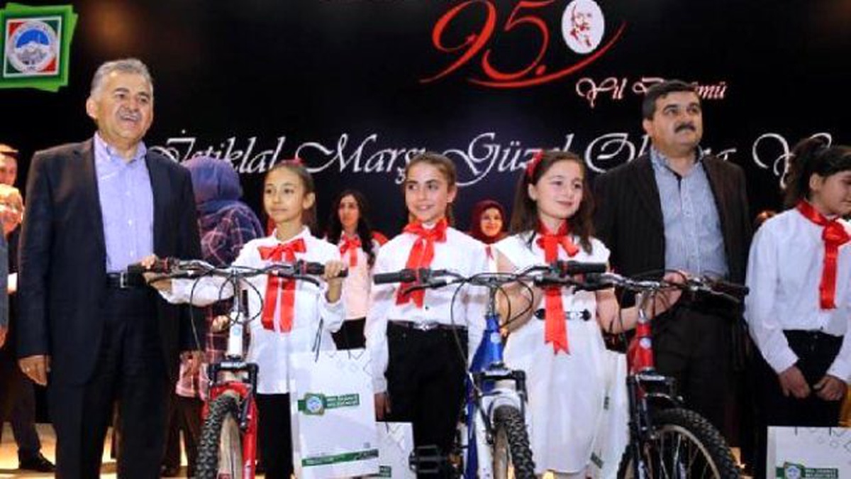 Bisiklet Ödüllü İstiklal Marşı Okuma Yarışması