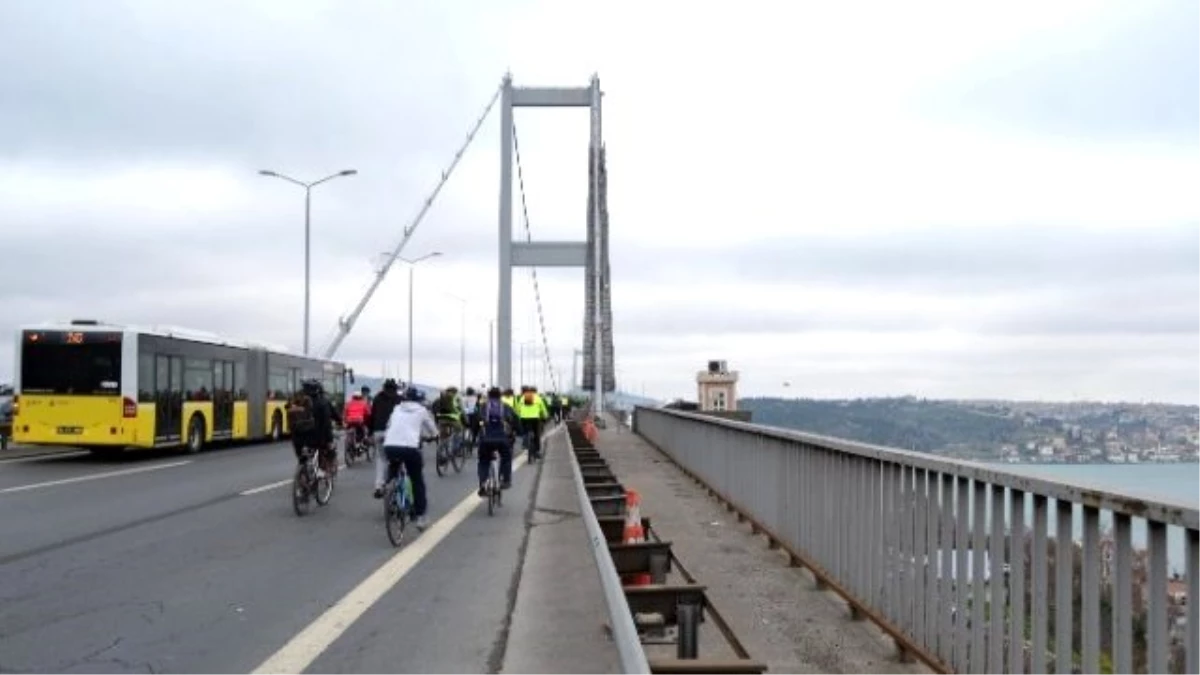 Boğaziçi Köprüsü\'nden Bisikletle Geçerek Tıp Bayramı\'nı Kutladılar