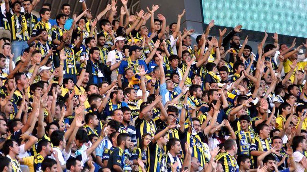 Fenerbahçeliler, Maç Sonunda Ankara'ya Destek Tezahüratları Yaptı