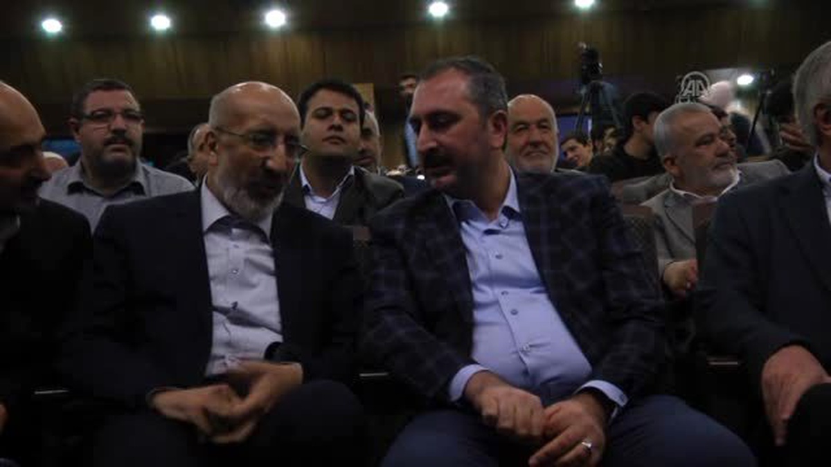 Gül: "İnşallah Bir Ay Sonra AK Parti Olarak Yeni Anayasa Önerimizi Kamuoyuna Sunacağız"
