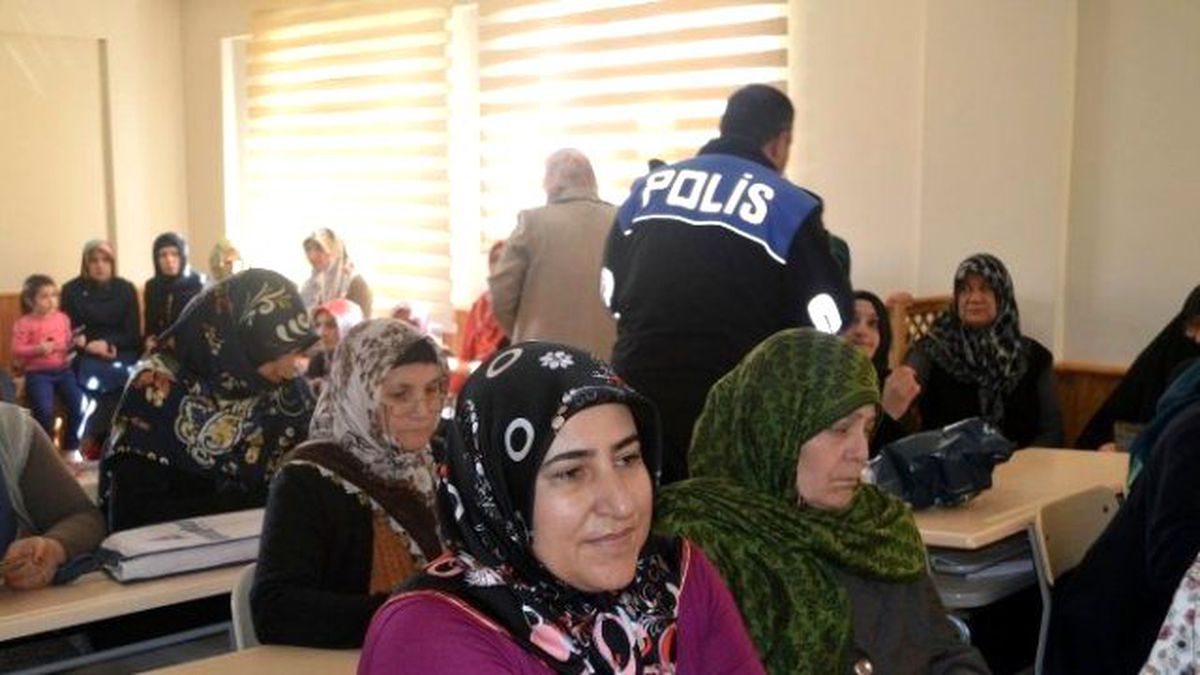 Gülabibey Mahallesinde Bilgilendirme Toplantısı Yapıldı