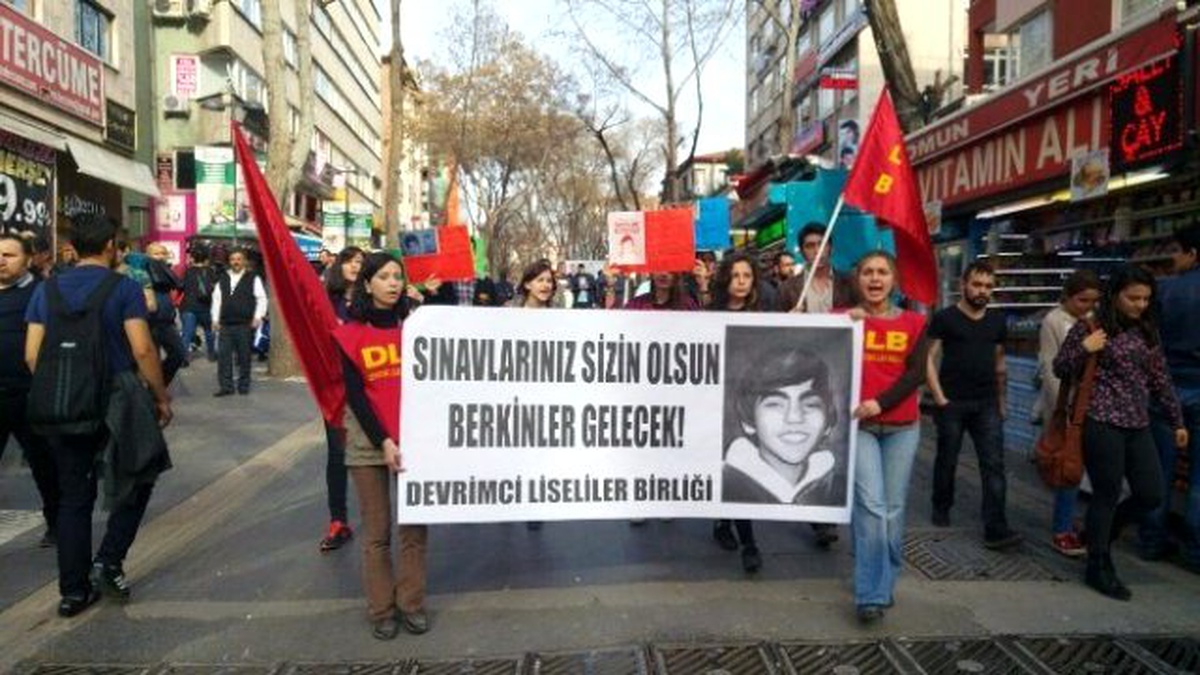 MEB\'e Yürümek İsteyen Gruba Polisten Müdahale
