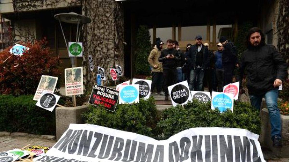 Mecidiyeköy\'de Munzur Eylemi