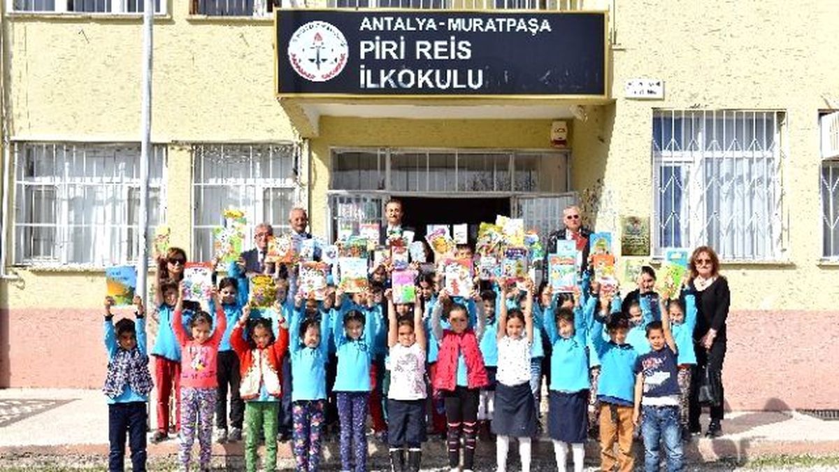 Muratpaşa\'dan Öğrencilere Kitap
