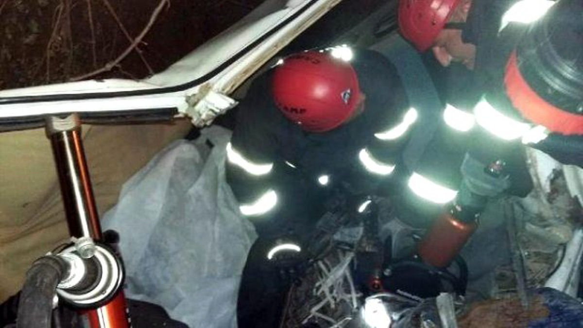 Otomobil Kanala Düştü: 1 Ölü, 1 Yaralı