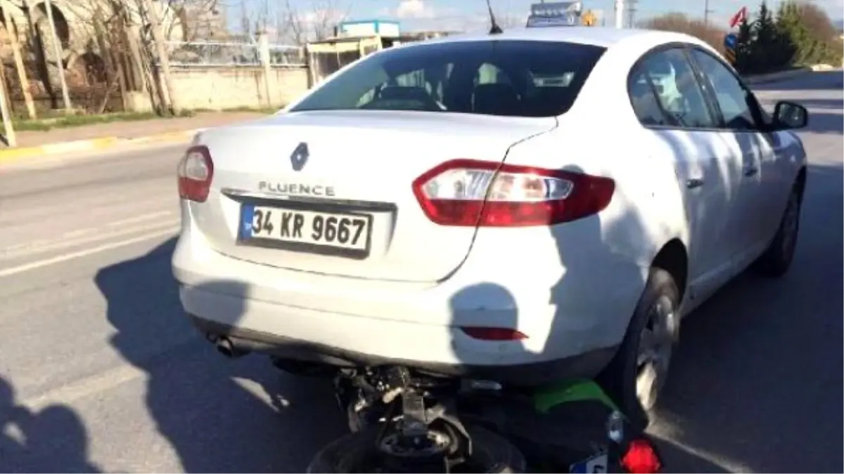 Otomobilin Çarptığı Motosiklet Sürücüsü Yaralandı