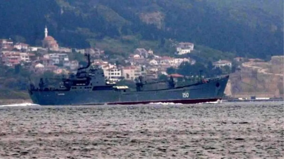 Rus Savaş Gemisi Saratov, Çanakkale Boğazı\'ndan Geçti